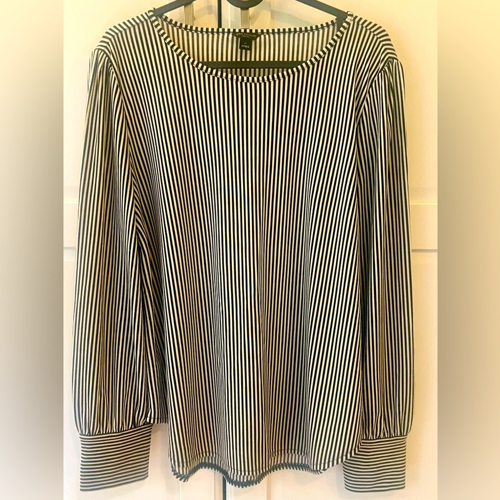 Ann Taylor cuffed blouse LP